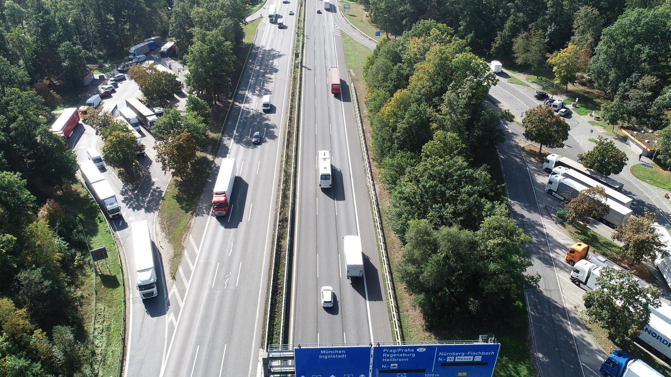 Umleitung und Verkehrsbehinderungen: Längere Sperrung am Autobahnkreuz Nürnberg-Ost