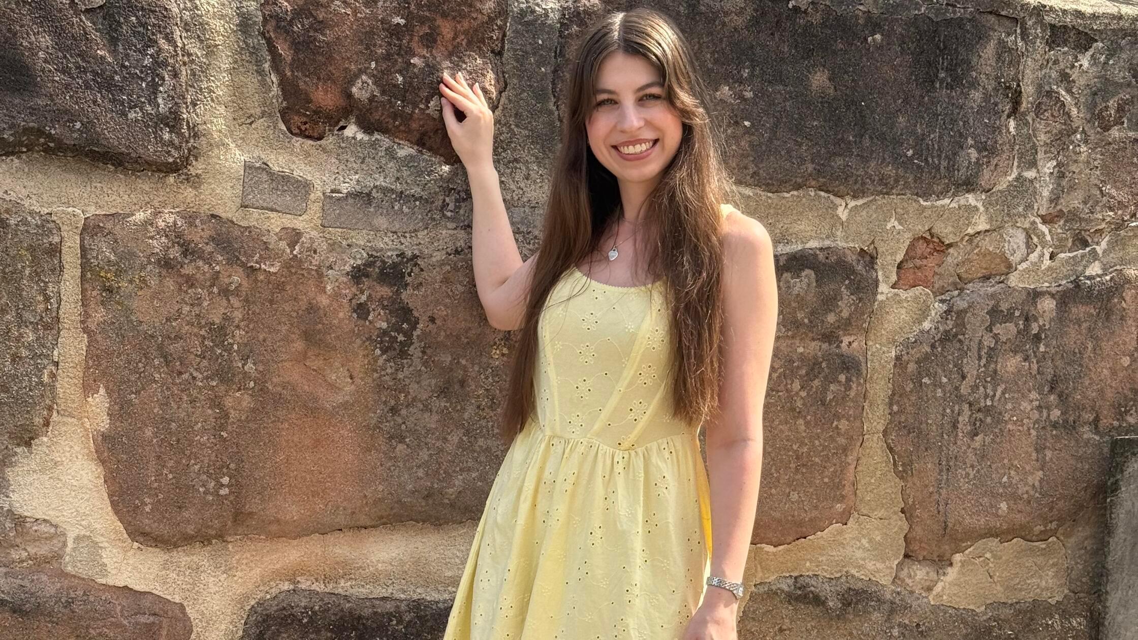 Eine junge Frau aus Schwabach zeigt, dass Mode und