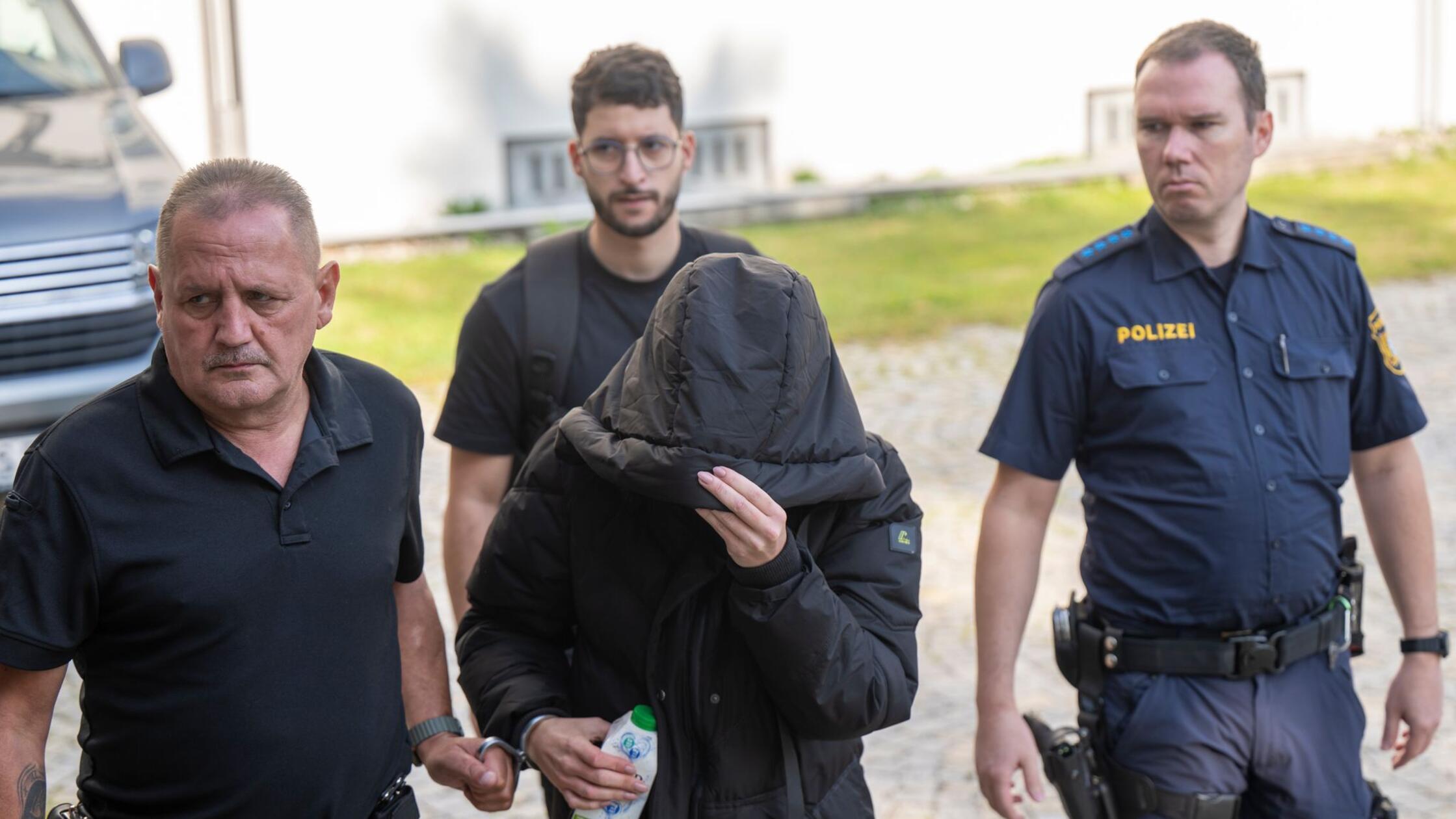 V Nemčiji sojenje materi obtoženi dvojnega umora otrok odpira vprašanje prištevnosti