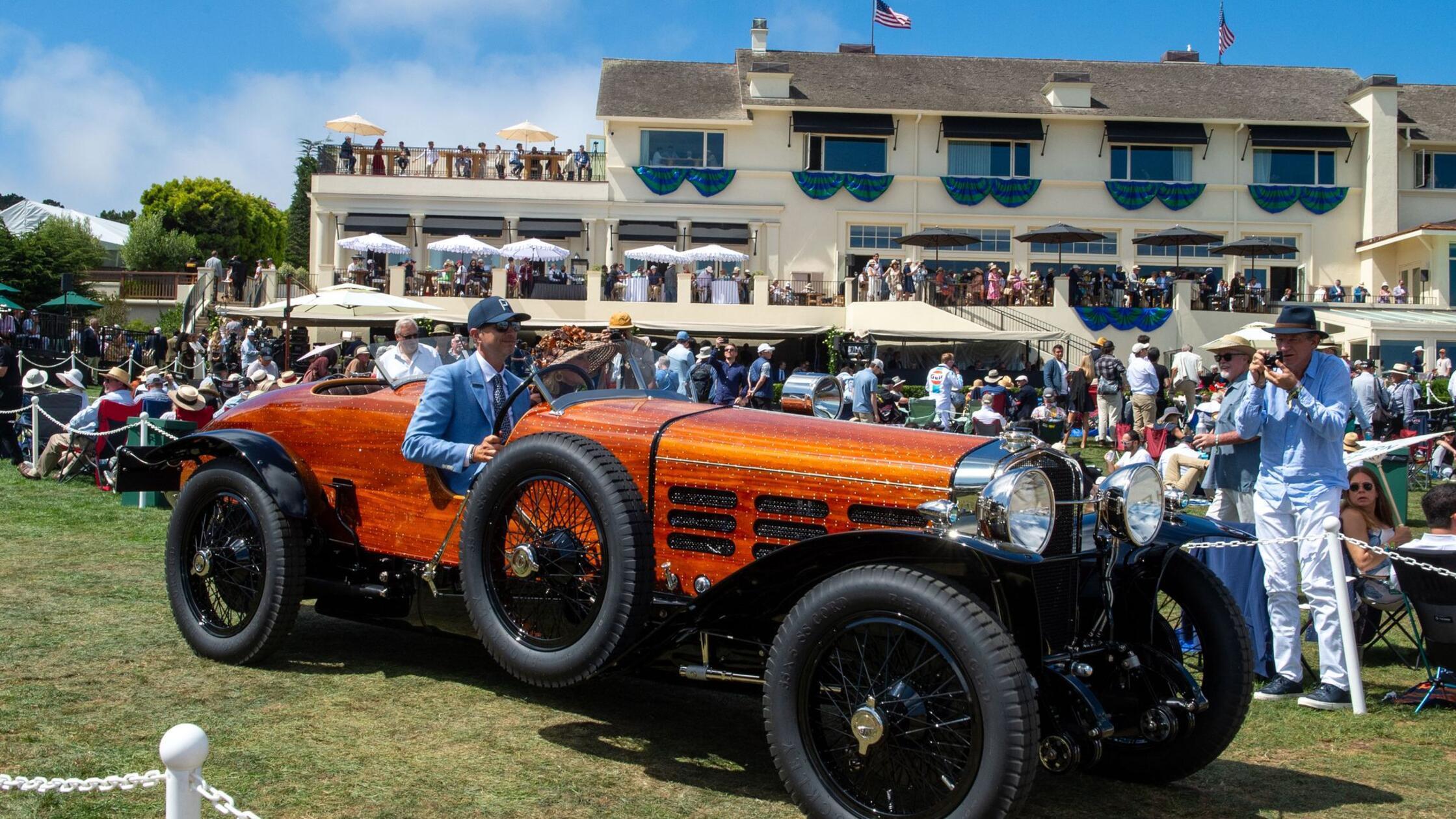 Rennwagen mit Holz-Karosserie gewinnt größte Oldtimer-Show