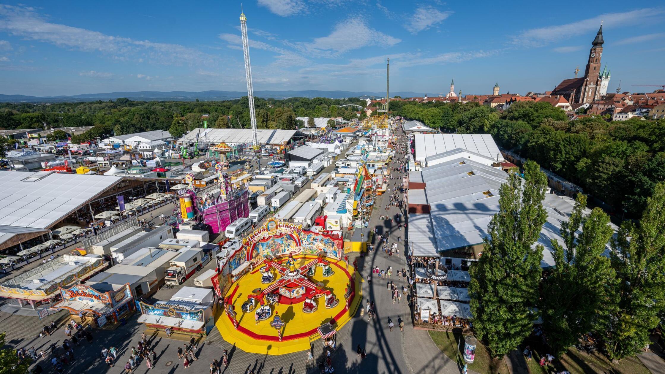 Stabile Besucherzahl beim Gäubodenvolksfest - Weniger Bier