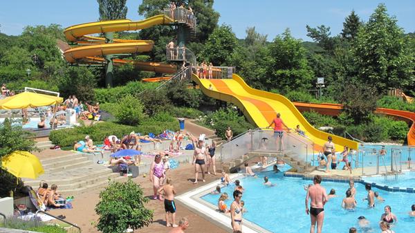 Wer Abkühlung von seiner Römer-Tour braucht, muss nur wenige Meter zum Waldbad am Limes in Gunzenhausen gehen. Es ist ab Samstag, 16. Mai, bis einschließlich Sonntag, 13. September, täglich von 7 bis 20 Uhr geöffnet.