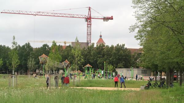 An der Gunzenhäuser Promenade wartet unter anderem der neue "Platz für Alle", der Kleinkinder, Kinder und Teenager zum Spielen, Klettern, Schaukeln und mehr einlädt.