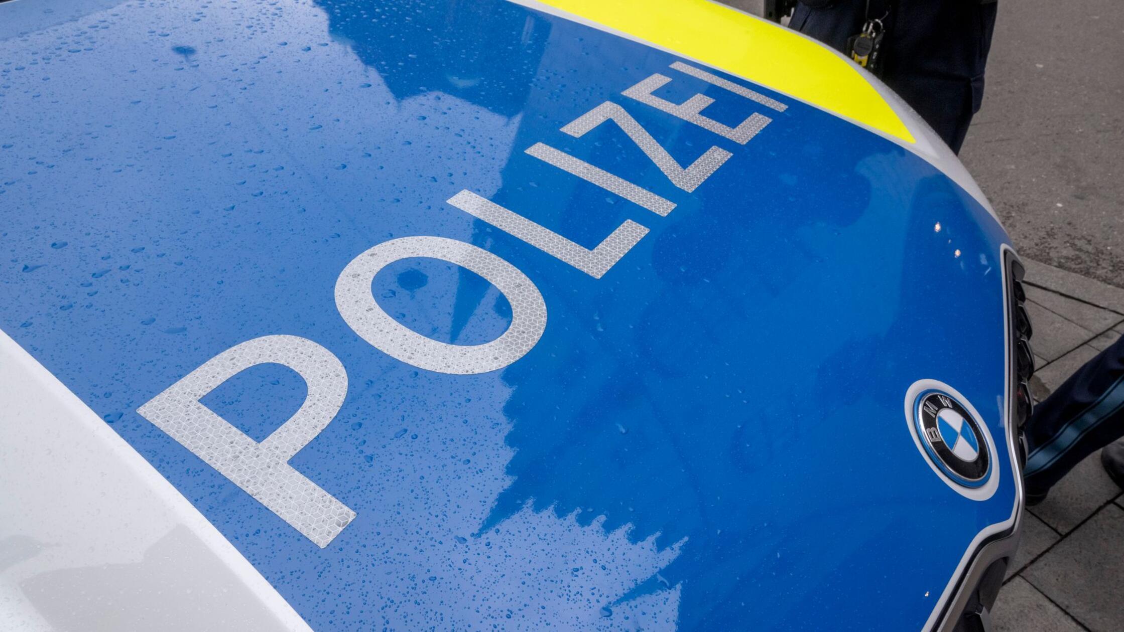 Fahrradfahrer von Transporter erfasst und tödlich verletzt