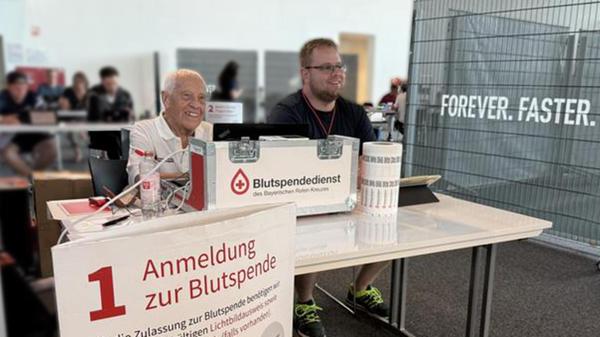 Hermann Anneser und Michael Grimm von der Rot Kreu