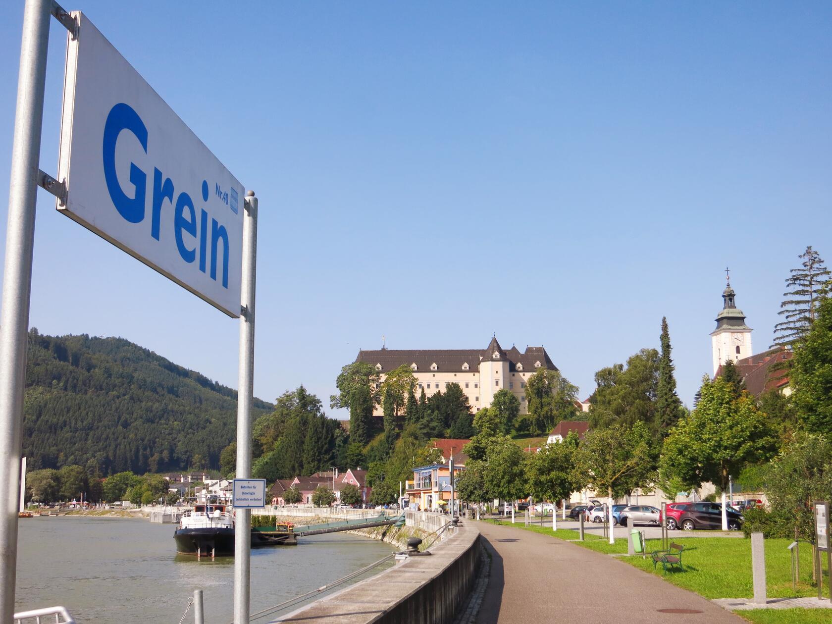 Das Städtchen Grein an der Donau - hier legen auch Kreuzfahrtschiffe an.