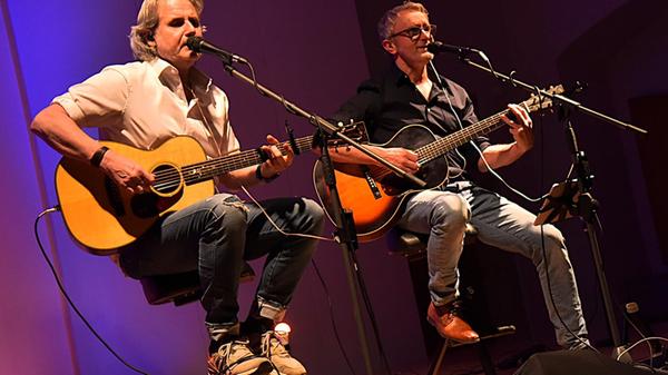 Das Duo Graceland als Simon & Garfunkel in der Re