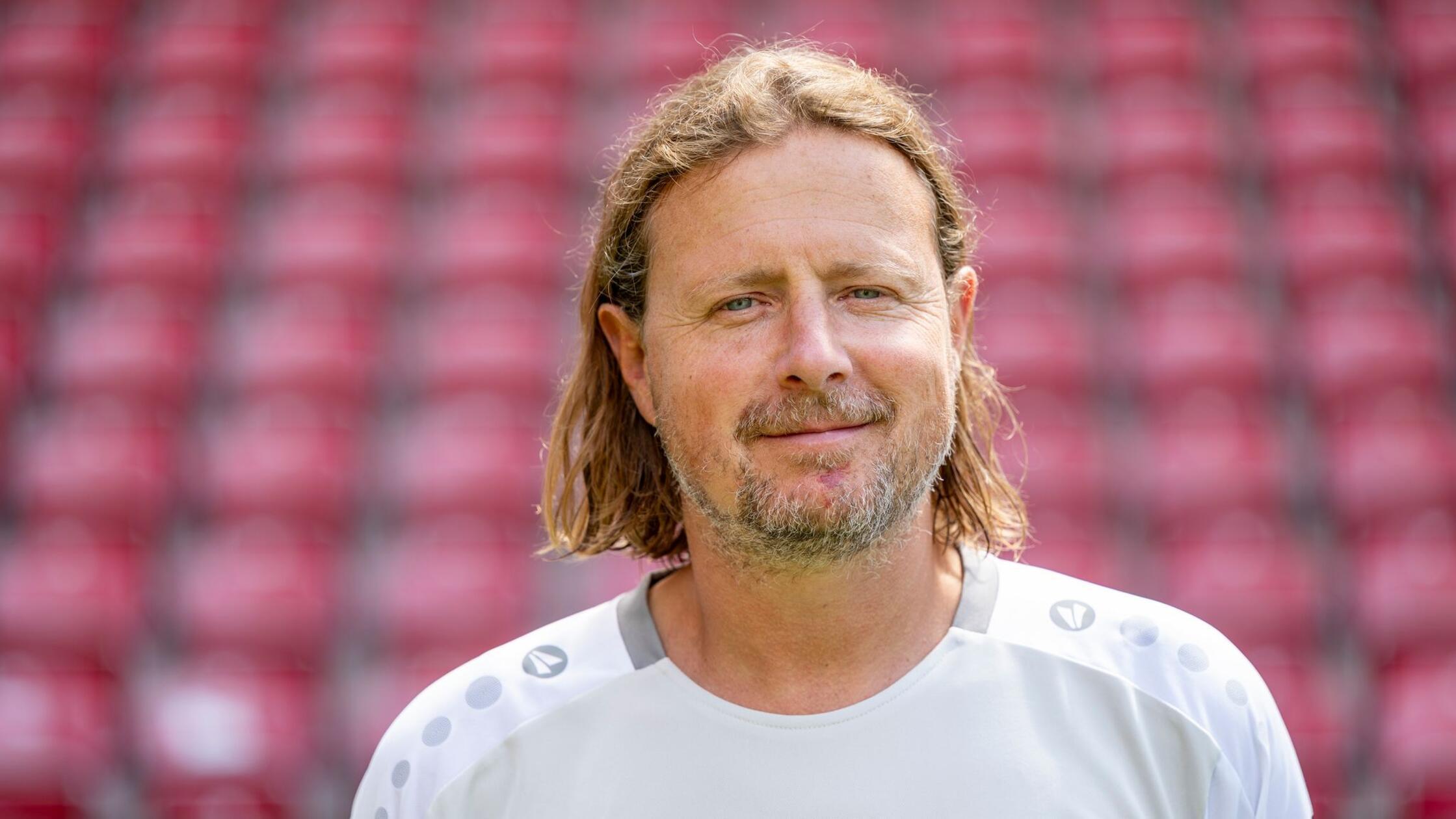 Trener Mainza Bo Henriksen umirjeno o viharju okoli Nelson Weiperja