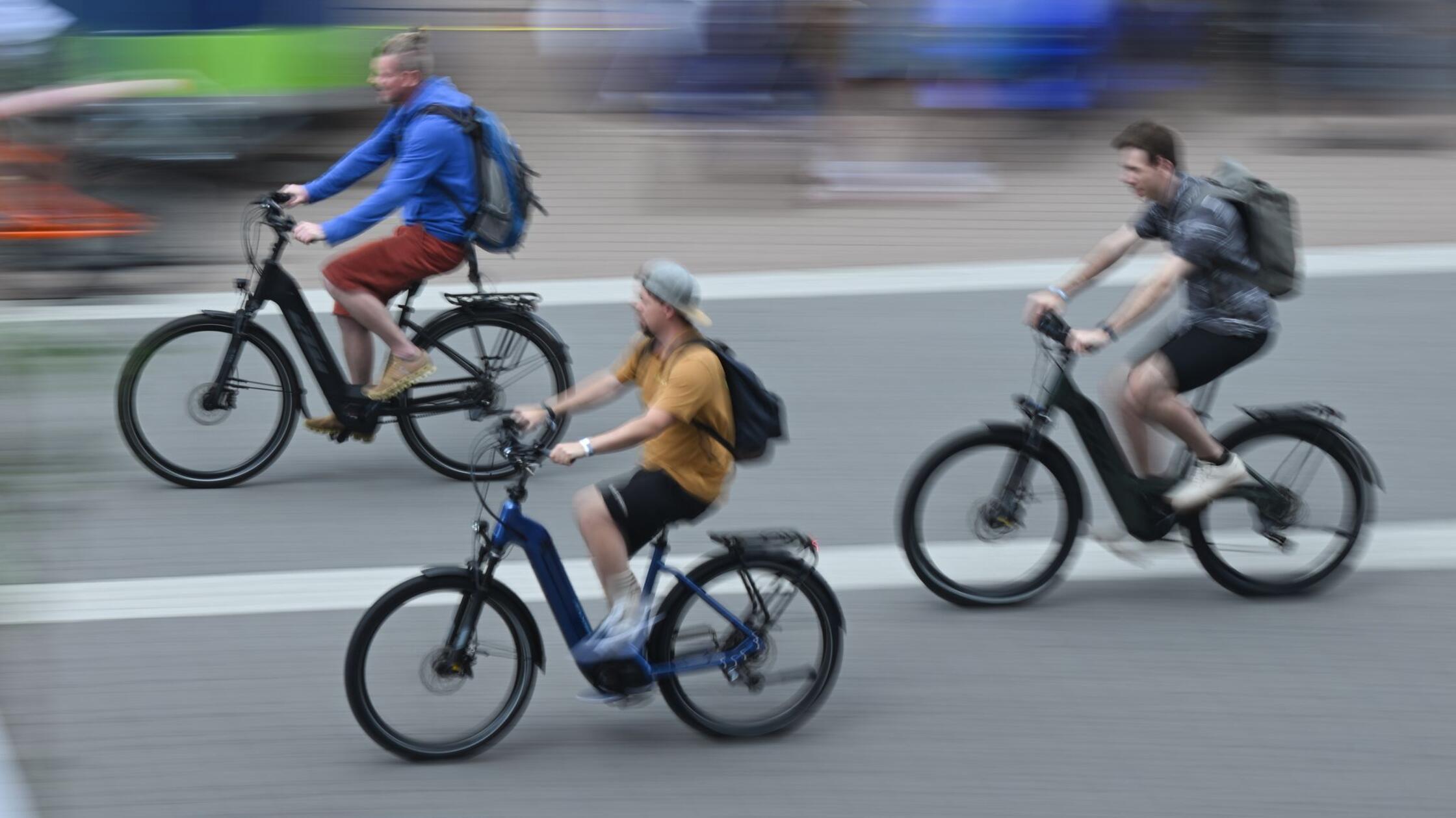 Umfrage: Knappes Drittel aller Bayern hat E-Bikes