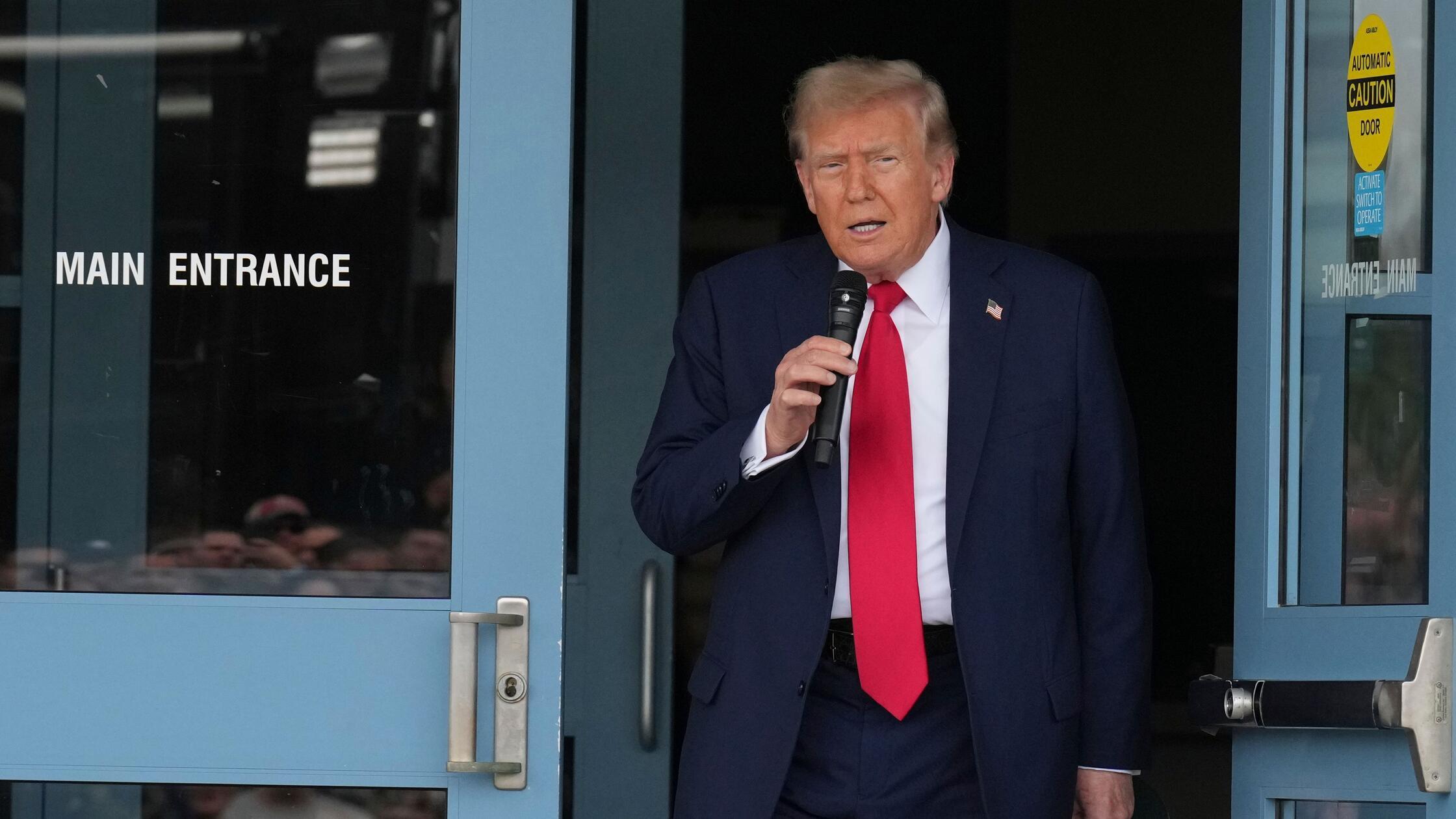 Trump verschärft Kurs: USA wollen 55 Millionen Visa-Inhaber prüfen - Könnte auch Deutsche treffen