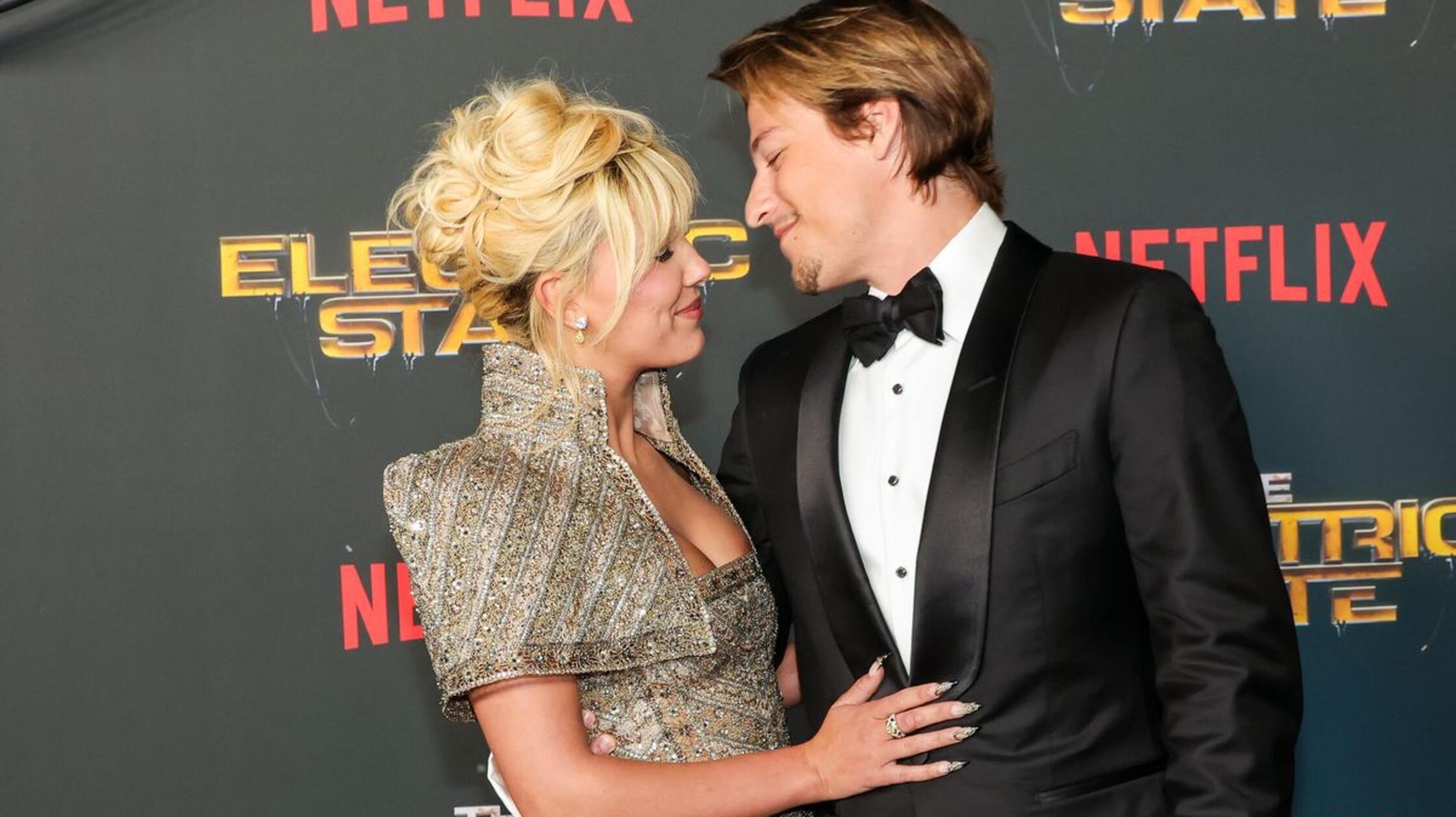 "Stranger Things"-Star verkündet Baby-News - und macht Jon Bon Jovi zum Großvater