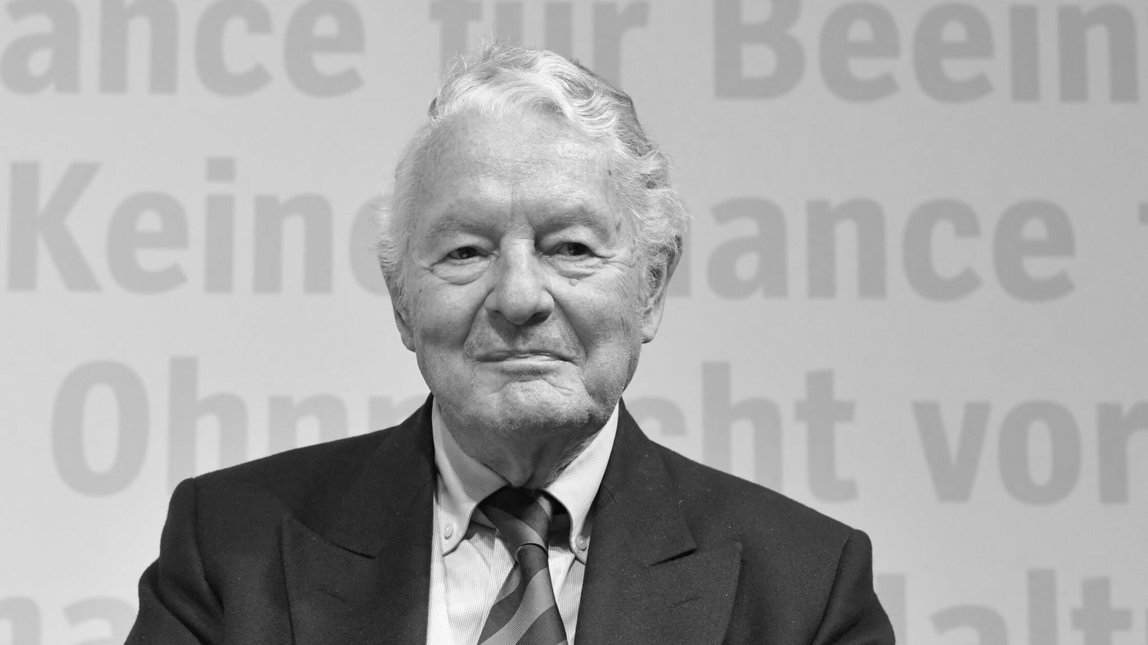 Trauer im Deutschen Fernsehen: Bekanntester Adelsexperte Rolf Seelmann-Eggebert ist gestorben