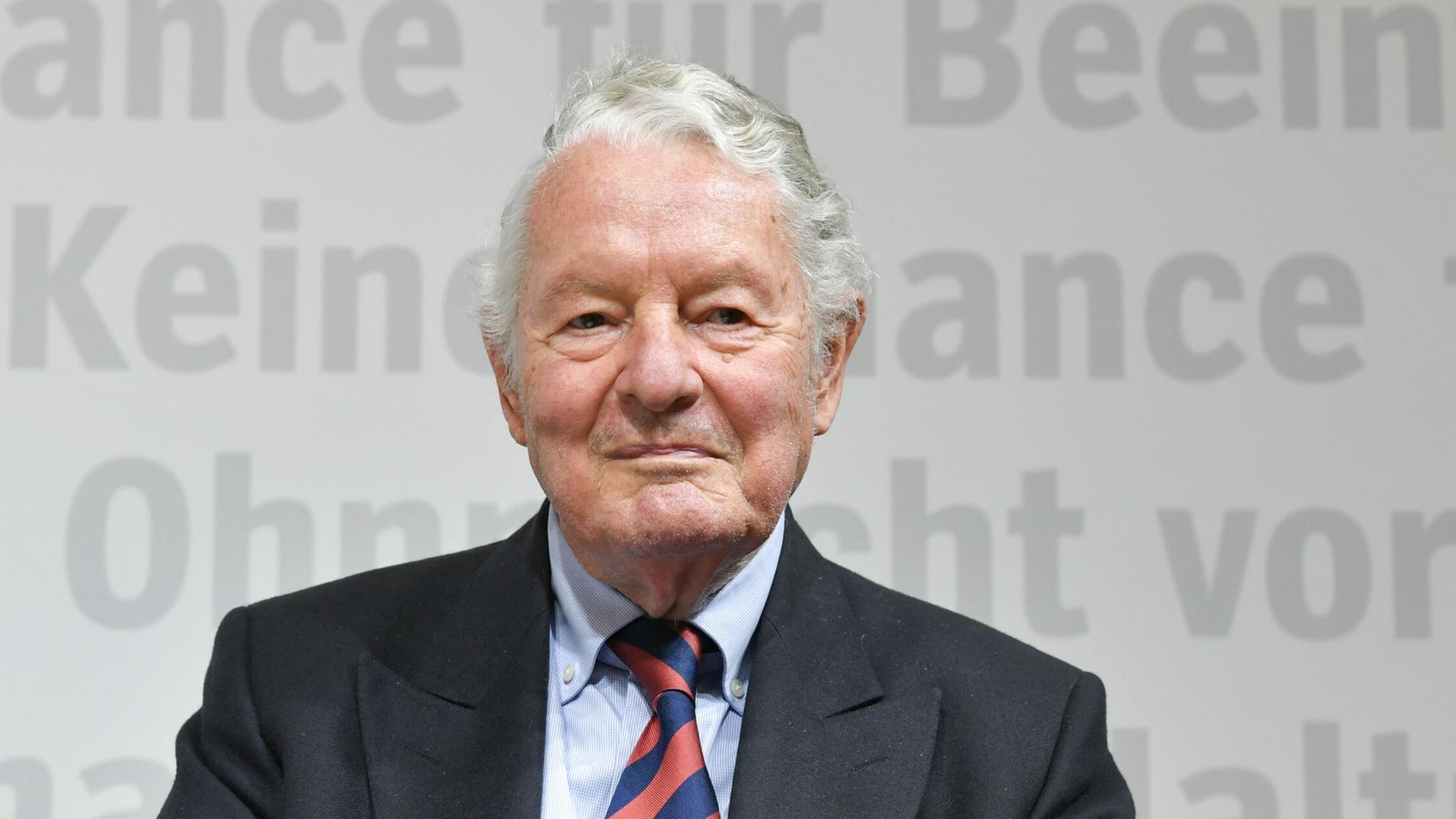 Trauer um Rolf Seelmann-Eggebert - Adelsexperte gestorben