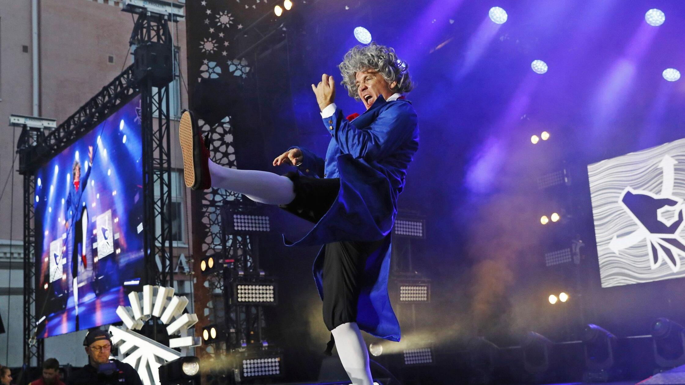 Patrick „Van Airhoven“ aus Bayern schafft es in Top 5 bei der Luftgitarren-WM 2025 in Finnland