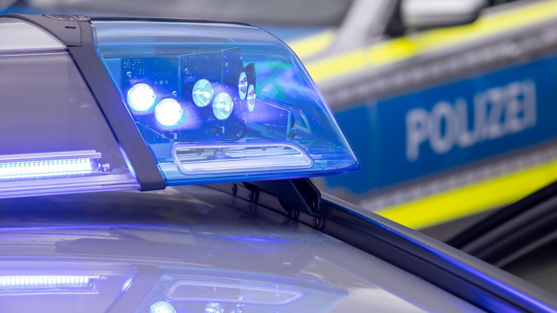 Jugendliche schlagen auf 16-Jährigen ein - leicht verletzt