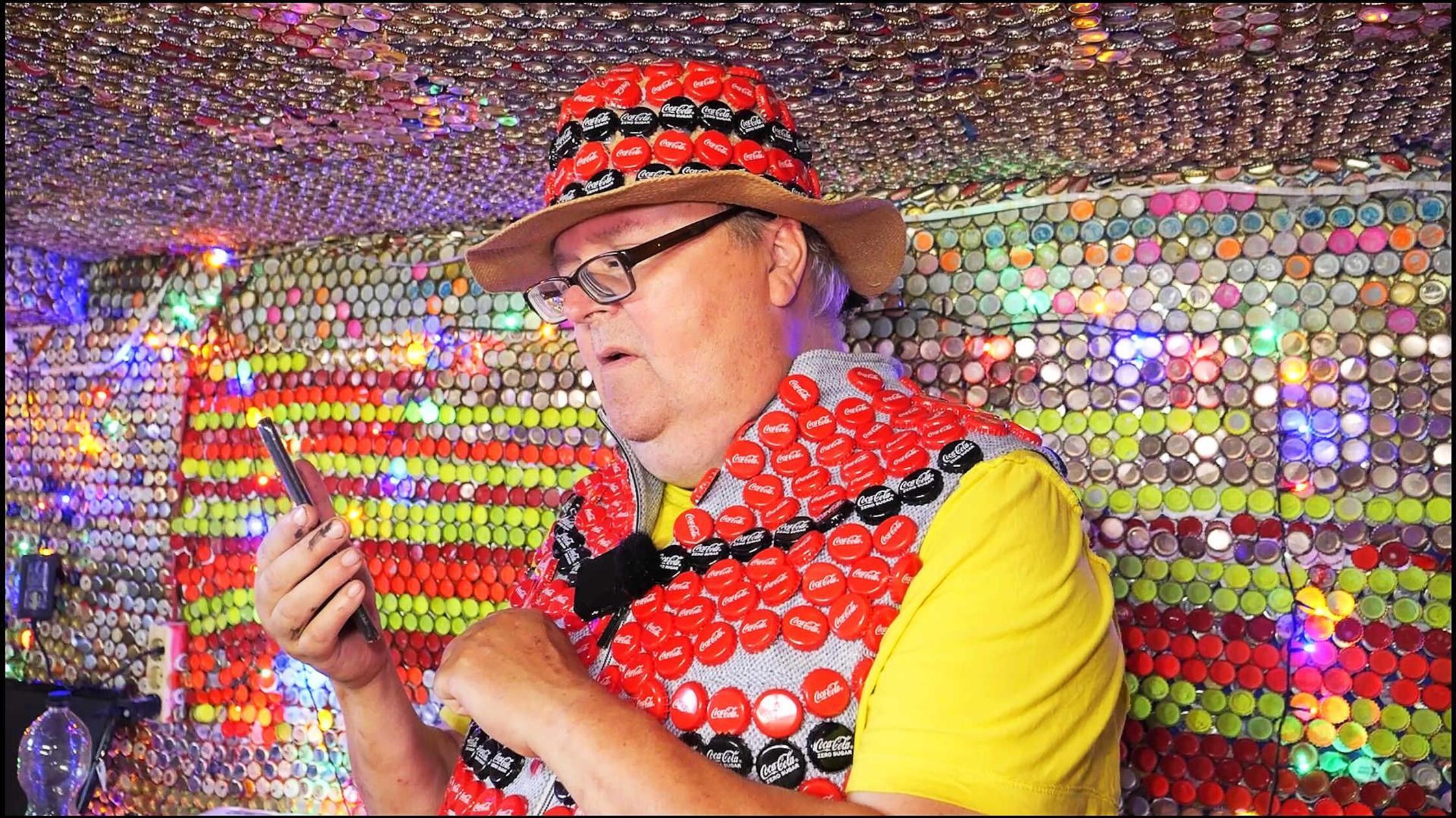 Rekordverdächtig: Frührentner schmückt Haus mit 130.000 Kronkorken - „Das fasziniert mich“