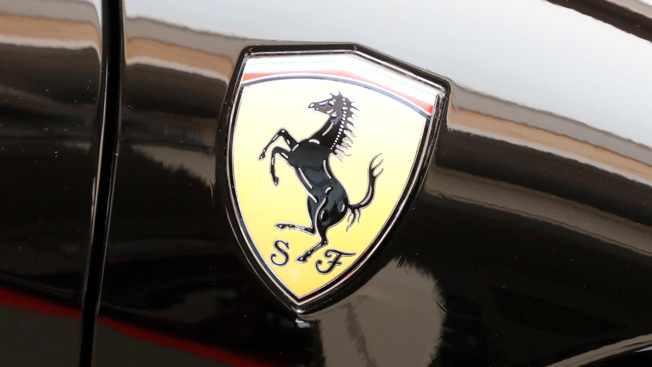 Ferrari_hip_140825_04