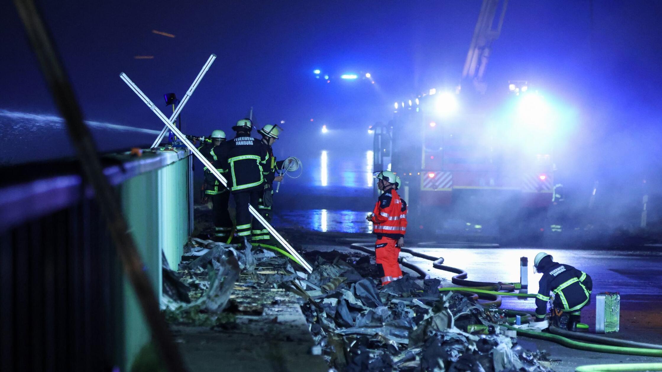 Fünf Verletzte bei Großbrand im Hamburger Hafen