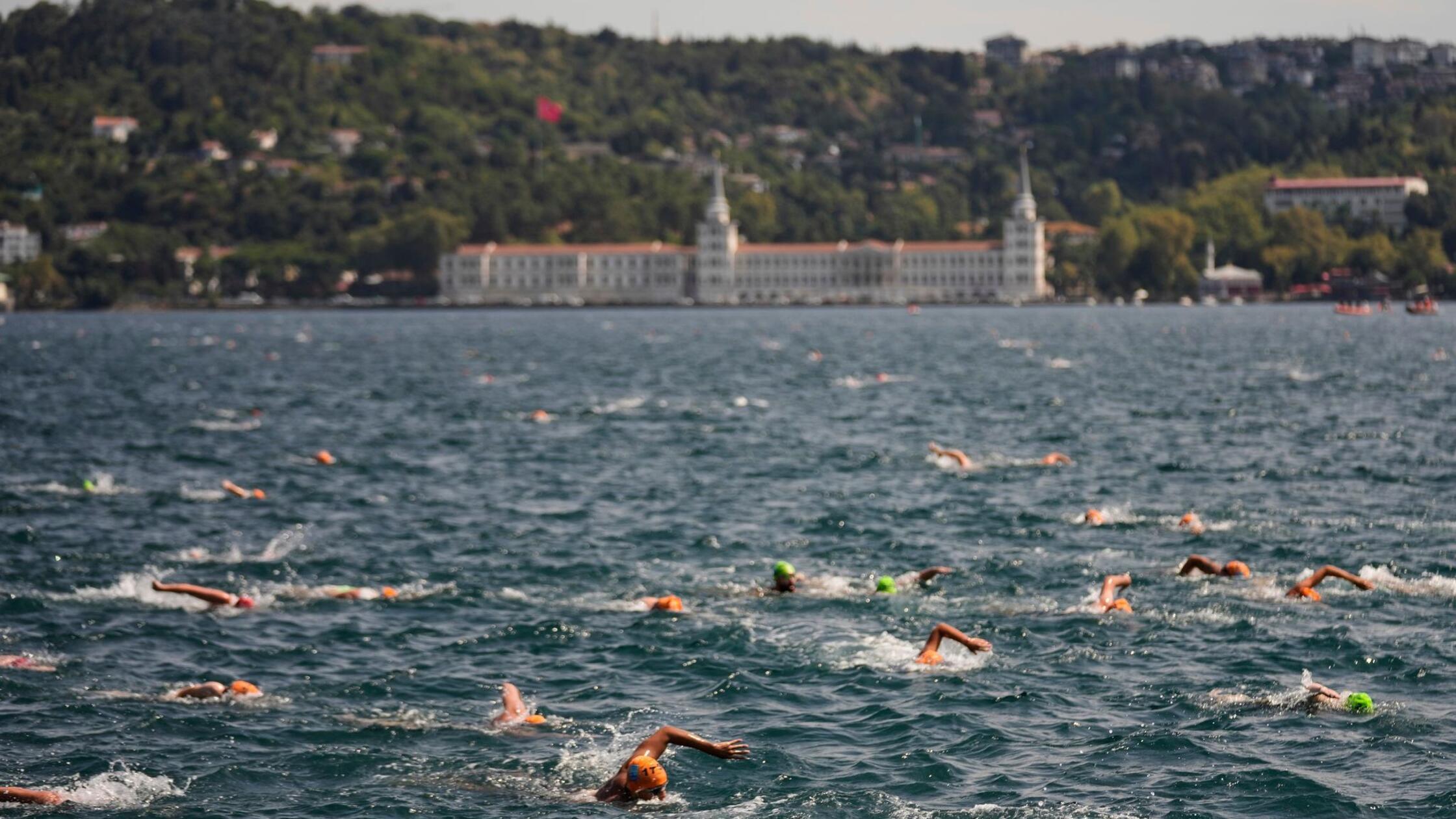 Russischer Schwimmer nach Wettbewerb im Bosporus vermisst