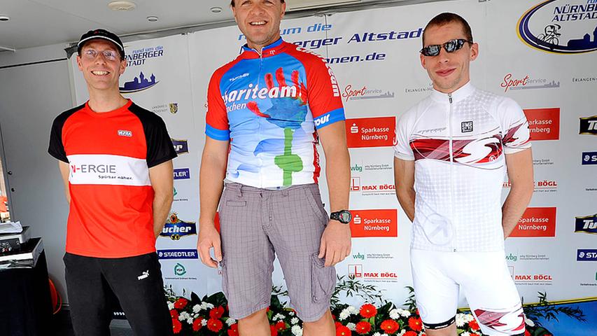 Siegerehrung: Als erste schaffen es Florian Walden (Platz 1), Tobias Heining (Platz 2) und Ingo Behrendt nach 65 Kilometern ins Ziel.