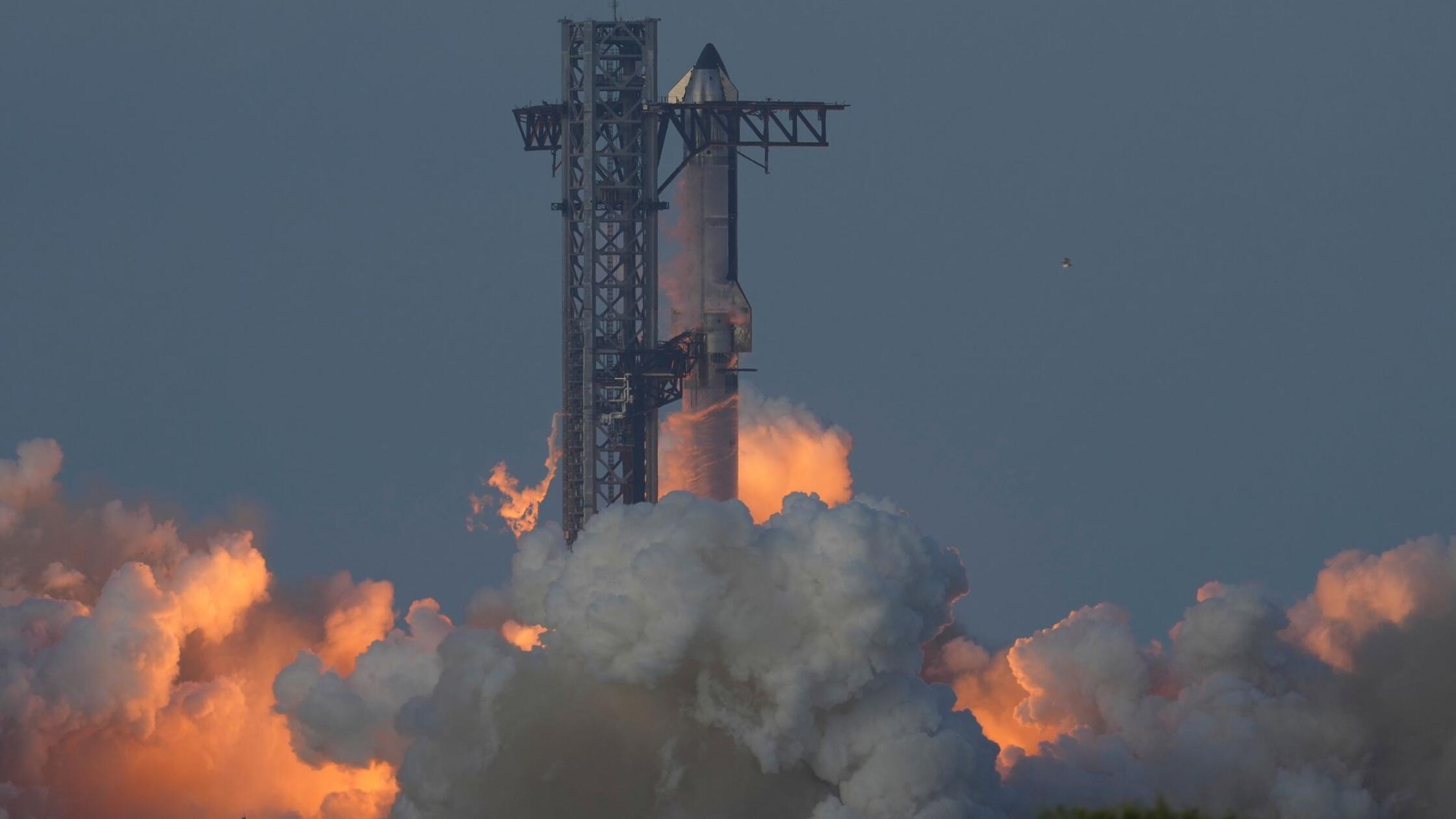 Riesen-Rakete Starship absolviert zehnten Testflug