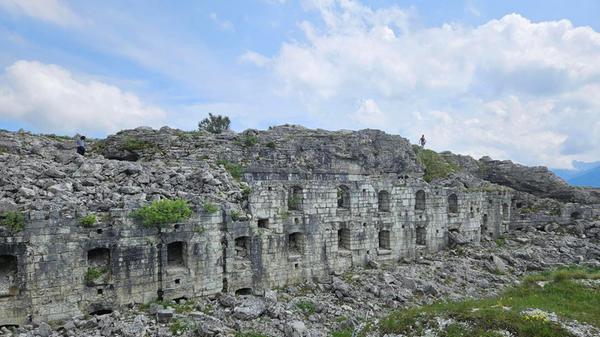 Das Forte Dosso delle Somme ist ein Festungswerk in 1670 Metern Höhe aus dem ersten Weltkrieg.