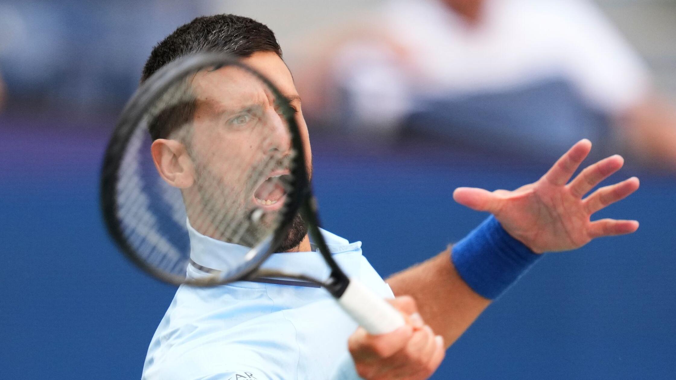 Nach Rückstand: Djokovic gegen angeschlagenen Gegner weiter