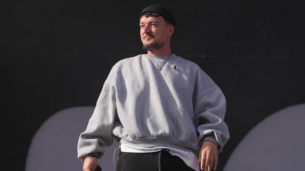 Seinen Sound beschreibt Montez selbst als "irgendwas zwischen Rap und Pop". Am Mittwoch, 24. September, gastiert der Bielefelder Komponist mit spanischen Wurzeln in der Bamberger Brose Arena. Ab 20 Uhr stellt Montez seine mit Platin veredelten Tracks dem fränkischen Publikum vor.