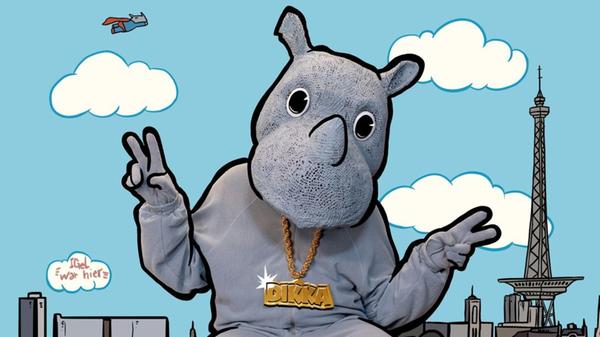 Mit seiner Kunstfigur Dikka landet der Berliner Simon Müller-Lerch alias Sera Finale Hit um Hit. Sein Mix aus HipHop mit Kindermusik beschert dem Act jede Menge Charterfolge. Am Donnerstag, 25. September, kommt Dikka in die Kia Metropol Arena. Das um 17 Uhr beginnende Konzert steigt im Rahmen der "Boah ist das Krass"-Tour.