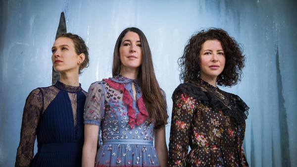 Die Band Ganes ist ein hochspannendes Projekt aus Südtirol. Mit ihren auf Ladinisch gesungenen Liedern entführt die Formation ihre Hörerschaft in aufregende Klangwelten. Am Sonntag, 28. September, ist die Gruppe in der Kulturfabrik Roth zu hören. Konzertbeginn ist um 20 Uhr.