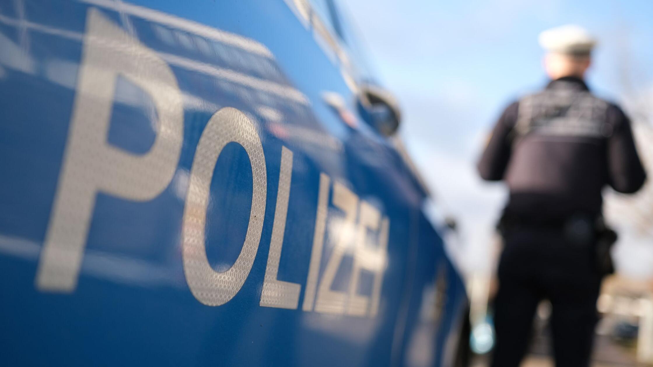 V Starnbergu policisti streljali na vozilo med zasledovanjem, dva policista poškodovana