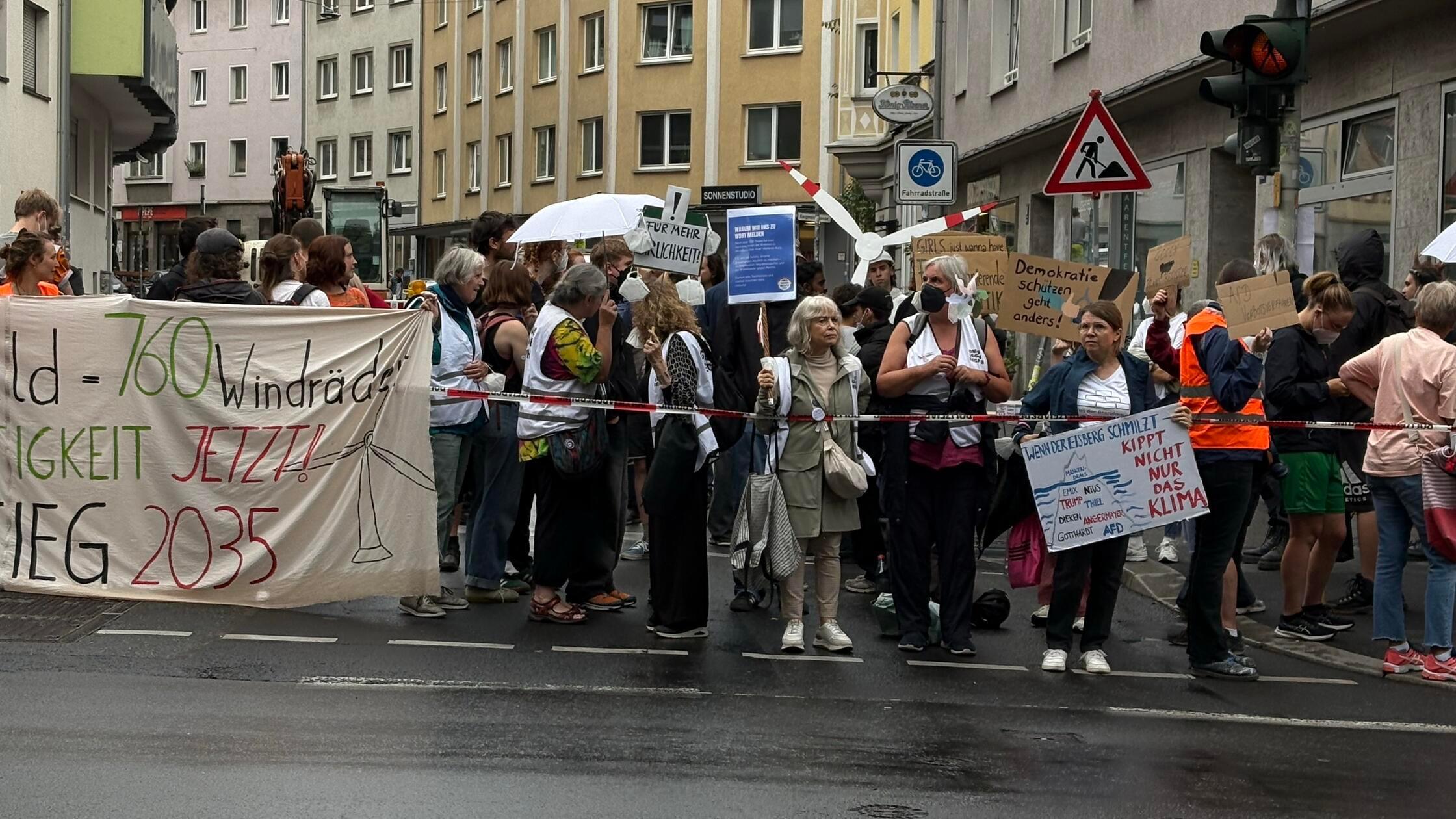 Krisen-Treffen und Proteste mitten in Franken: Koalitionsspitzen treffen sich in Würzburg