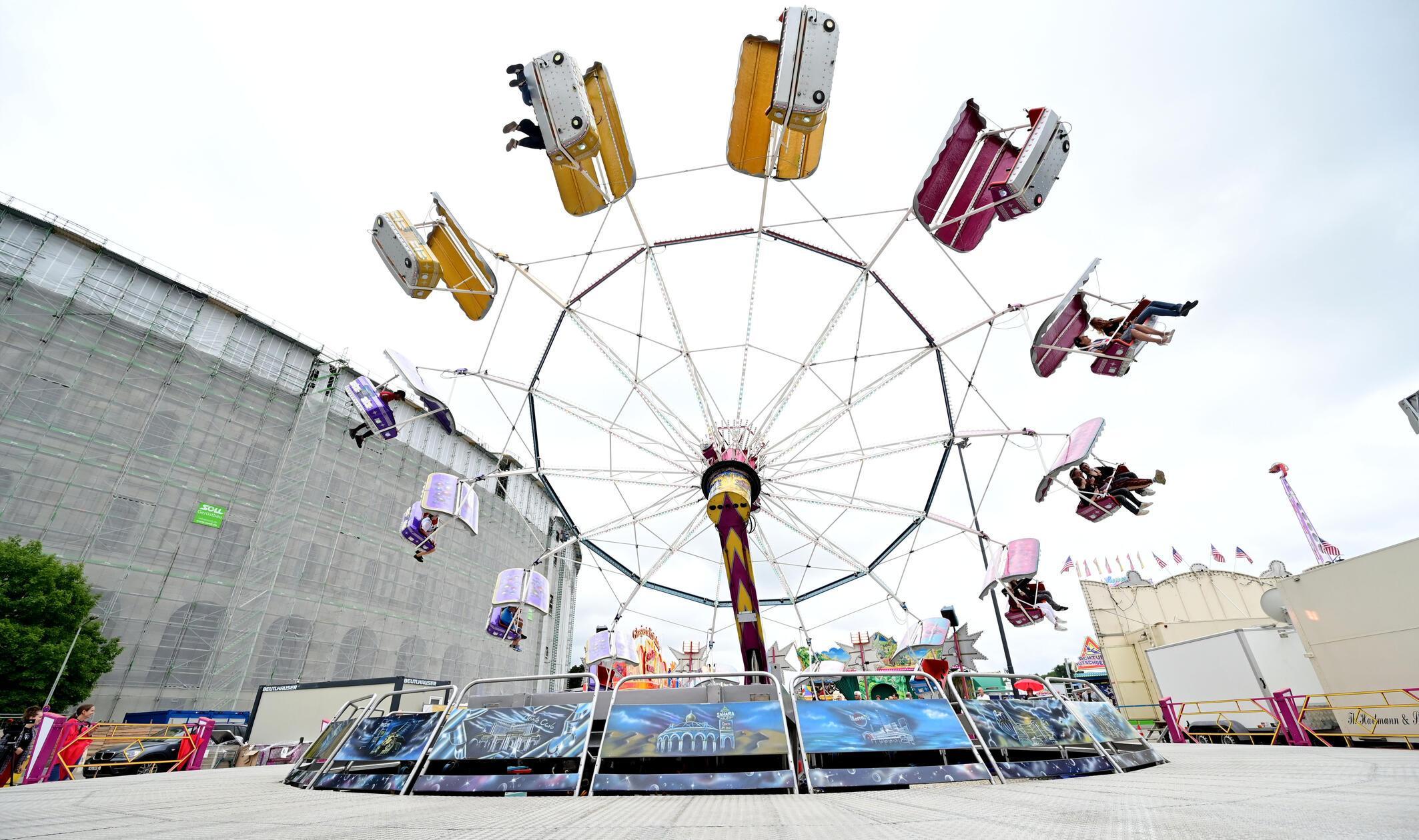 Einige Neuigkeiten sind aber ebenfalls wieder zu finden. So das Fahrgeschäft Golden Star mit 14 Gondeln, das für "Familienspaß" sorgen soll.