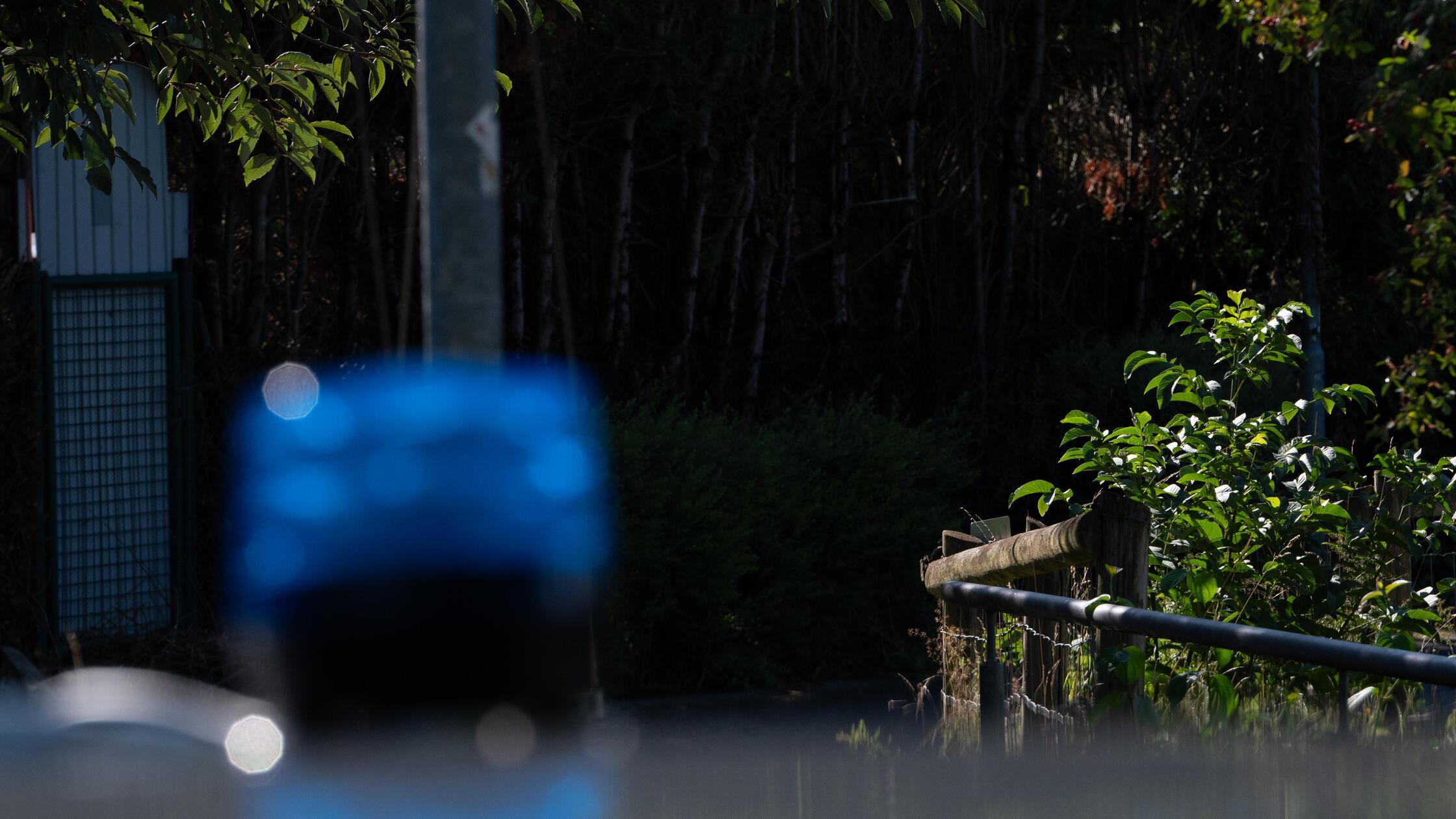 Grausiger Fund: Bauhof-Mitarbeiter finden Leiche in Koffer - Polizei ermittelt