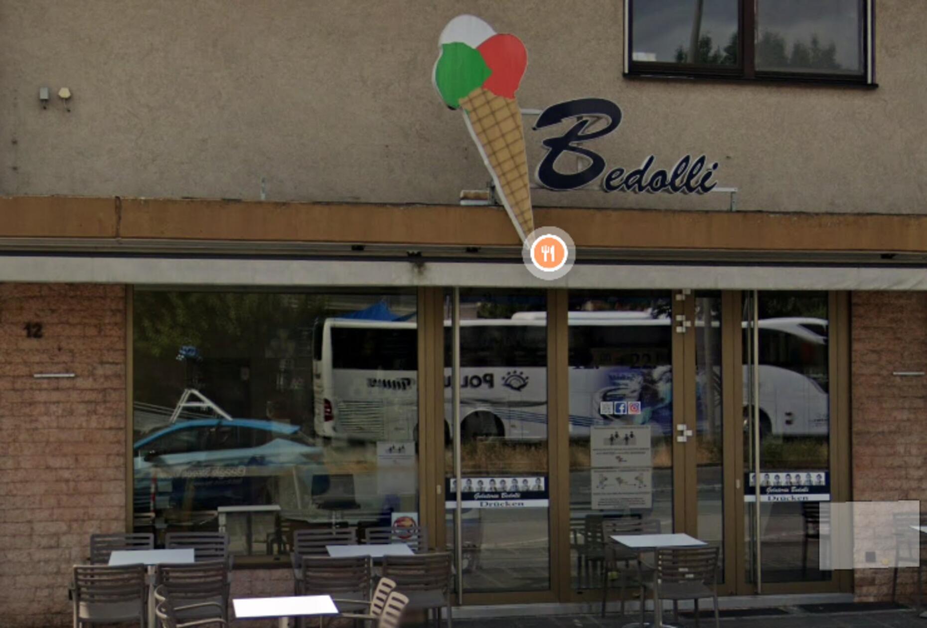 In der Hafenstraße 12, in Nürnberg befindet sich die Gelateria Bedolli, Platz 11 unseres Votings. Dort gibt es kalte Kreationen, wie Limettensorbet mit Prosecco-Minze und Holunder, Brezel-Eis oder Avola-Mandel-Eis mit Amarenakirsche und Keksen. 