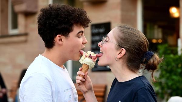 Schokolade, Zitrone oder Mango: Im Il Gelato am Kaulbachplatz gibt es verschiedene Eissorten für den süßen Zahn. Das Eiscafé hat täglich bis 22 Uhr geöffnet. Mit 2972 Stimmen schafft es das Il Gelato auf Platz 1 unseres Votings.