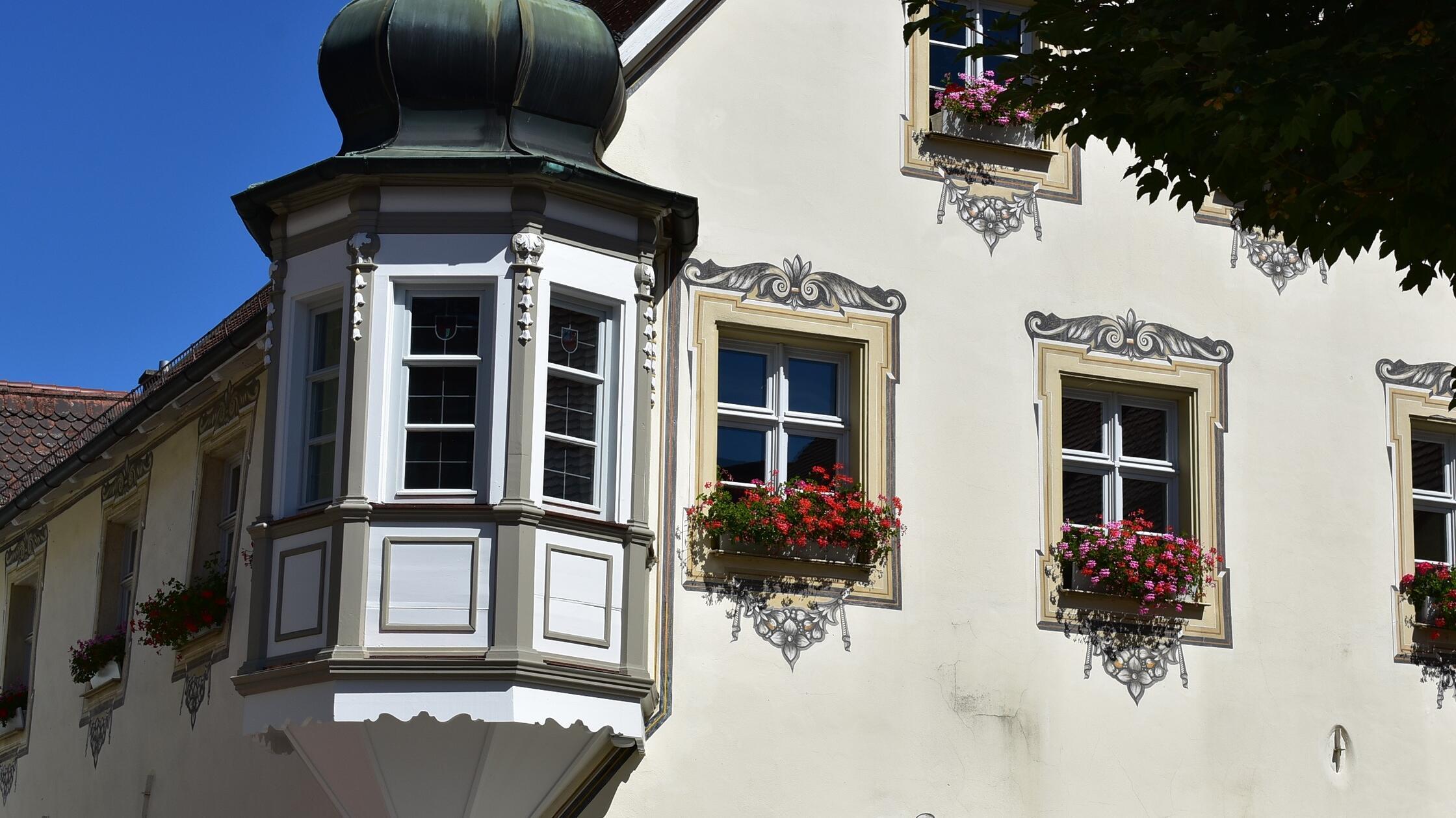 Sehenswürdigkeit in Gräfenberg saniert: Erker am historischen Rathaus ...