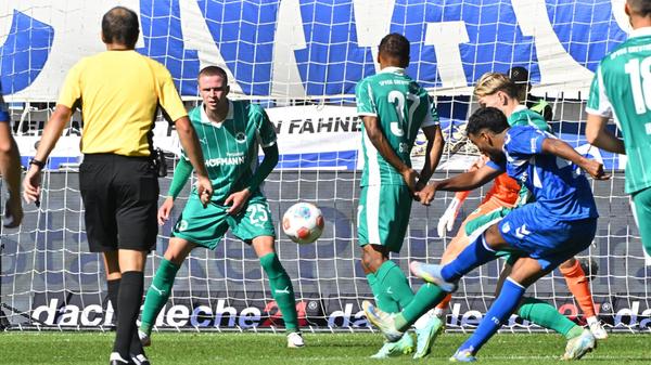 Nein. Ghrieb narrt die fehleranfällige Fürther Hintermannschaft und erzielt das 3:4.