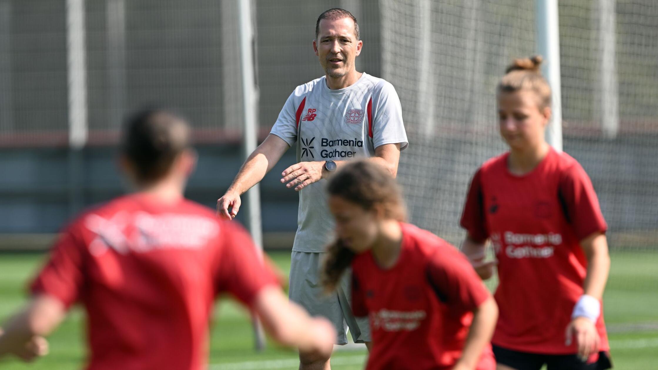 Unter Frauen zu Hause und erfolgreich: Bayer-Coach Pätzold