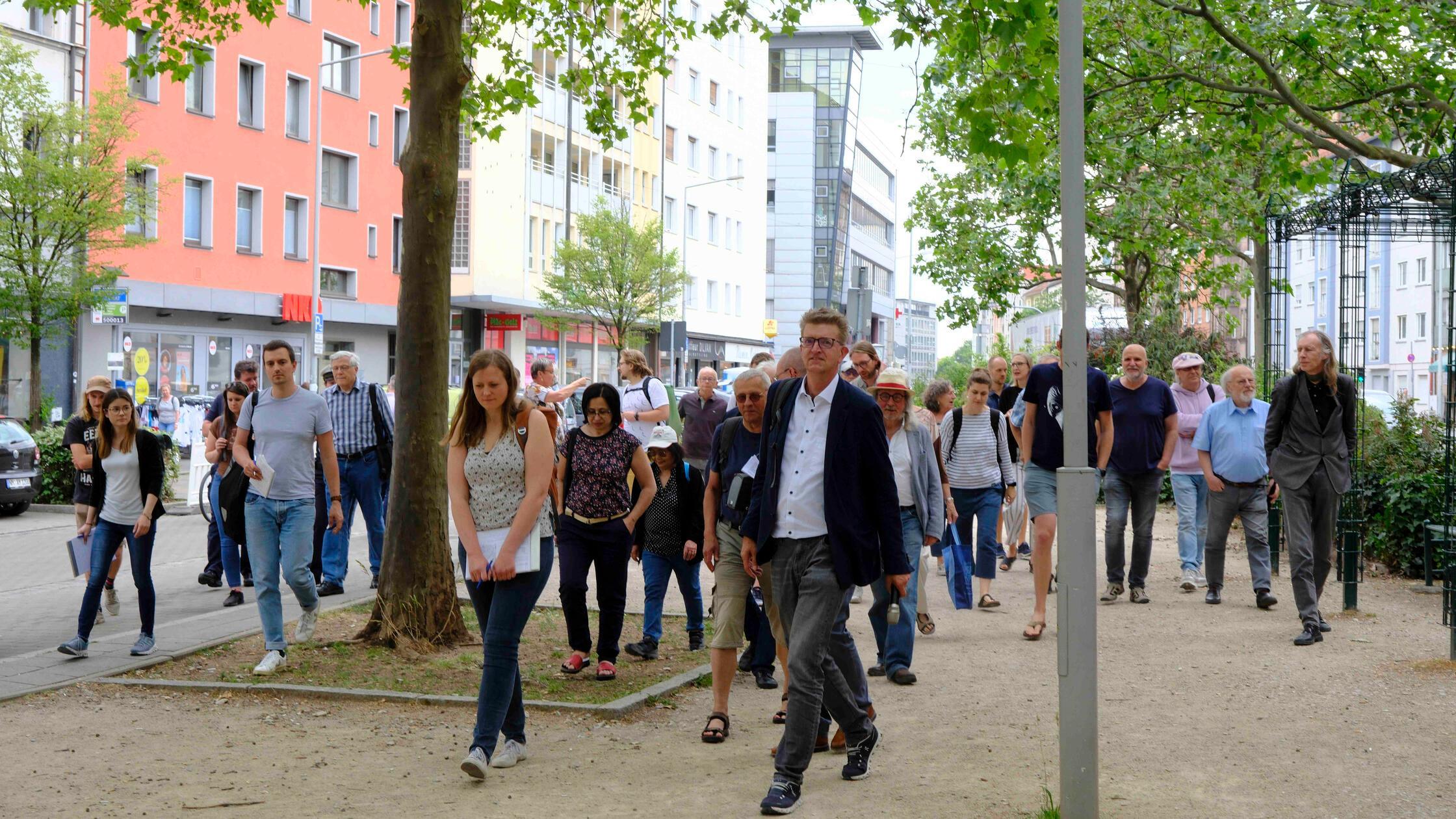 More pedestrian-friendliness: Pilot project in Nuremberg draws initial ...