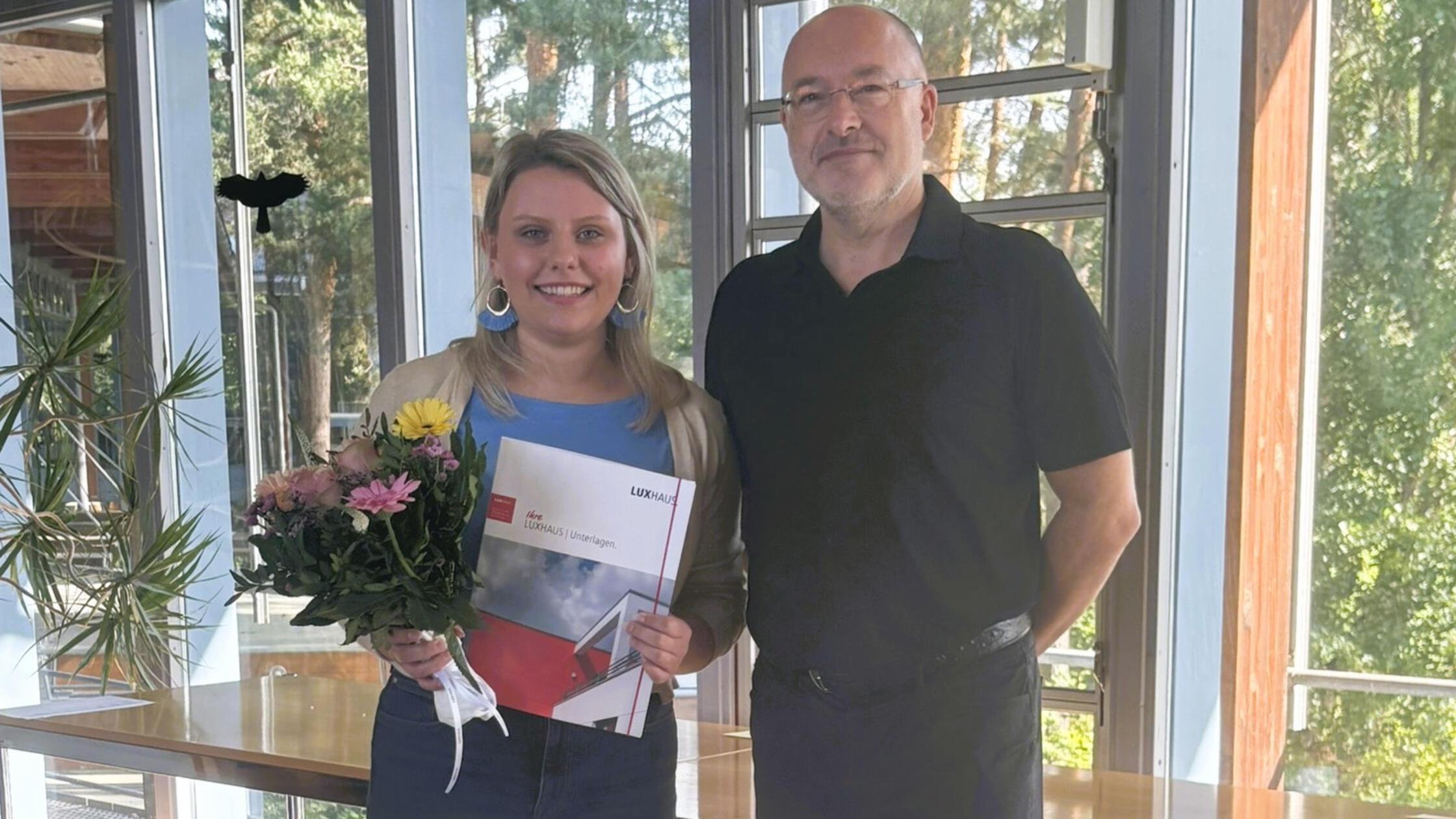 Dirk Adam von der Luxhaus-Geschäftsführung gratuli