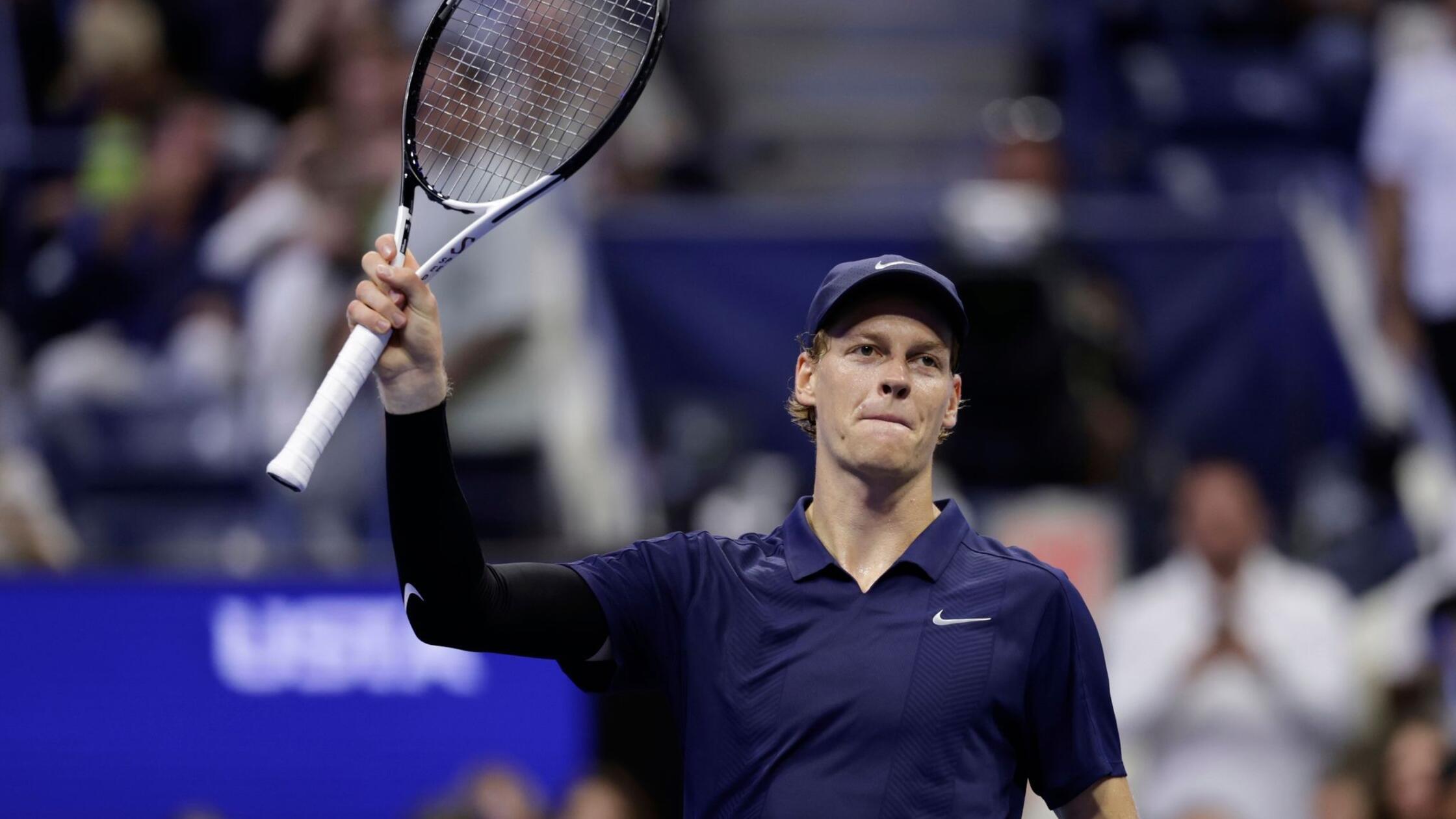 Sinner im Eiltempo - Gegner mit Doppelfehler von unten