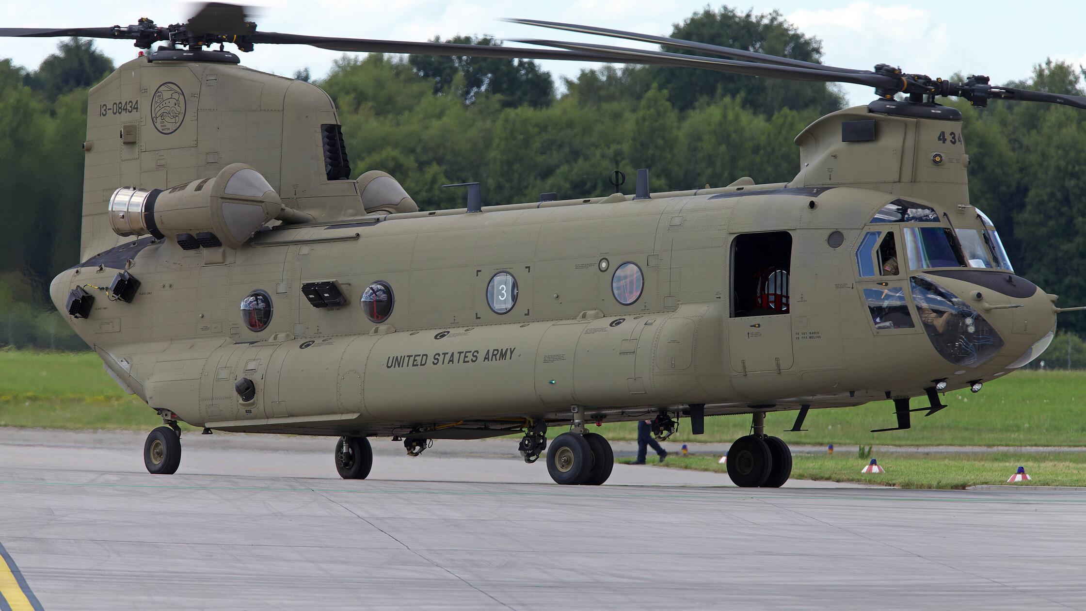Helikopter Boeing CH 47F Chinook der US Army mit d