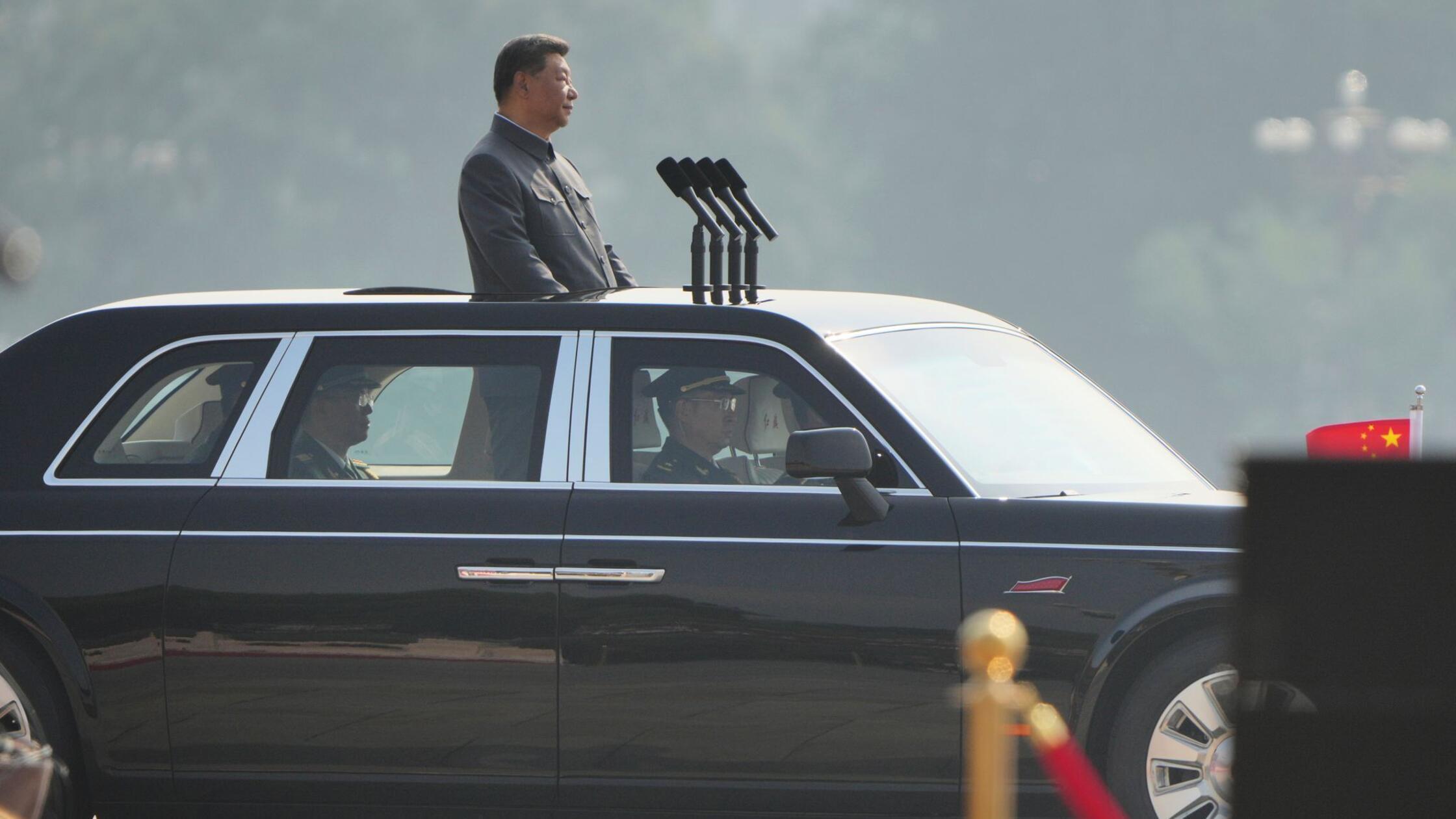 Chinas Präsident Xi eröffnet Militärparade in Peking