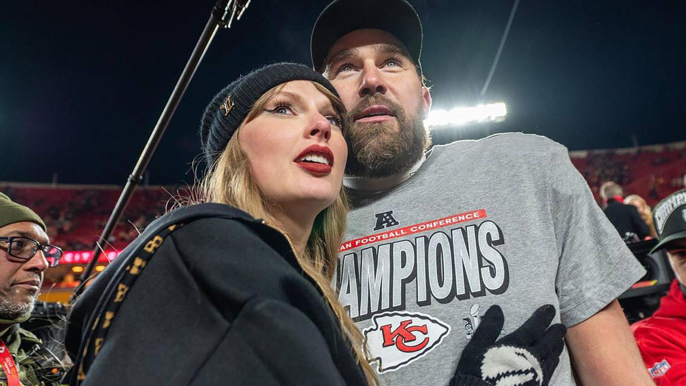 Travis Kelce schwärmt von seiner Verlobung mit Taylor Swift