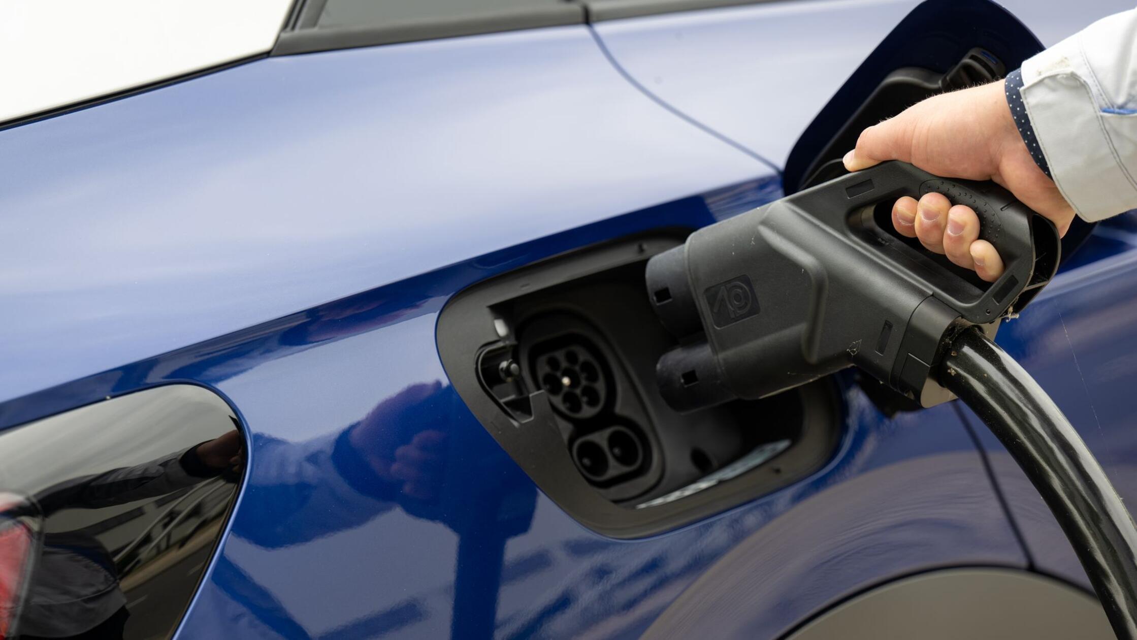 Deutlich mehr E-Autos neu zugelassen