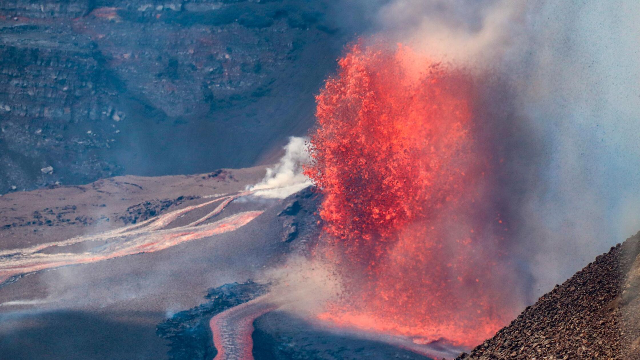 Lava und Wirbelwinde: Vulkan Kilauea auf Hawaii bricht aus