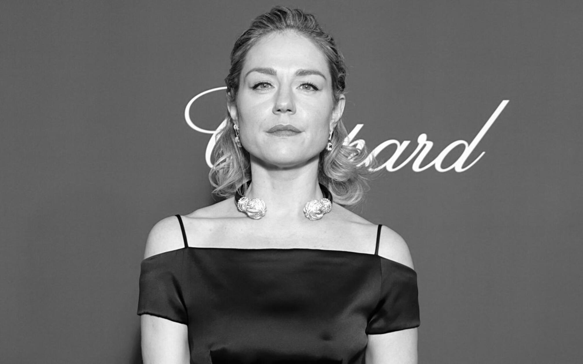 Die belgische Schauspielerin Émilie Dequenne ist am 16. März 2025 in einem Krankenhaus außerhalb von Paris im Alter von nur 43 Jahren verstorben. Im Oktober 2023 hatte Dequenne bekannt gegeben, dass sie an Nebennierenkrebs erkrankt sei.