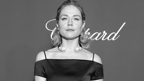 Die belgische Schauspielerin Émilie Dequenne ist am 16. März 2025 in einem Krankenhaus außerhalb von Paris im Alter von nur 43 Jahren verstorben. Im Oktober 2023 hatte Dequenne bekannt gegeben, dass sie an Nebennierenkrebs erkrankt sei.