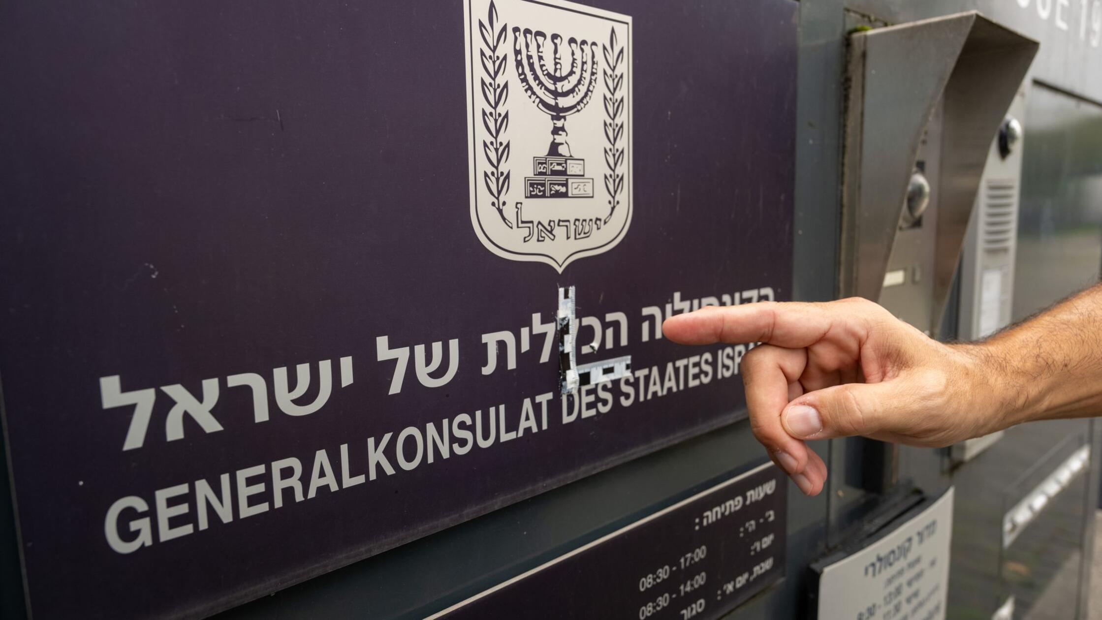 Izraelska konzulka v Münchnu opozarja na naraščajoči antisemitizem po napadu na konzulat